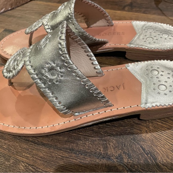 Jack Rogers Metallic Silver Hampton Sandals, Size 10 - Picture 10 of 12